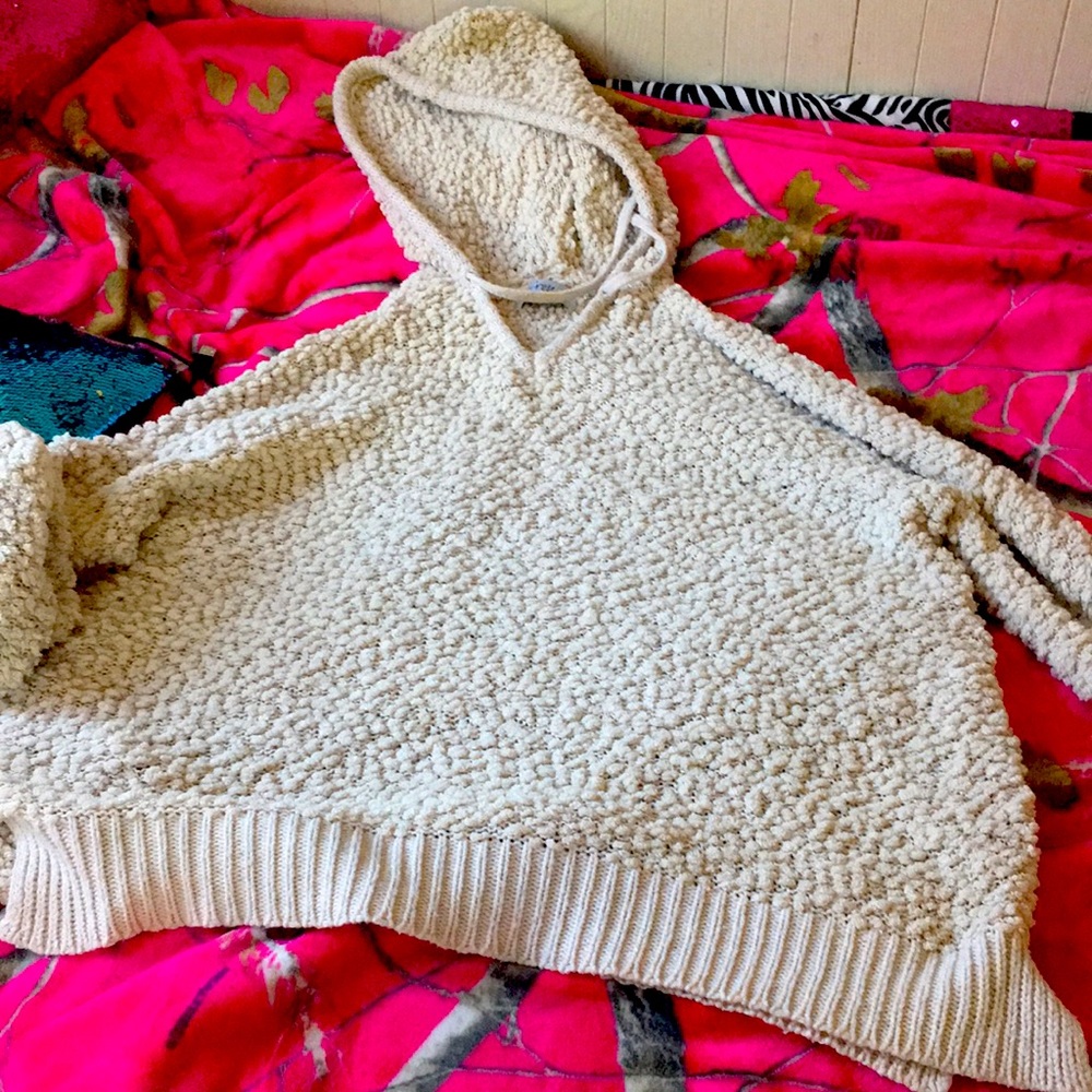 nice sweater for fall it has a little rip